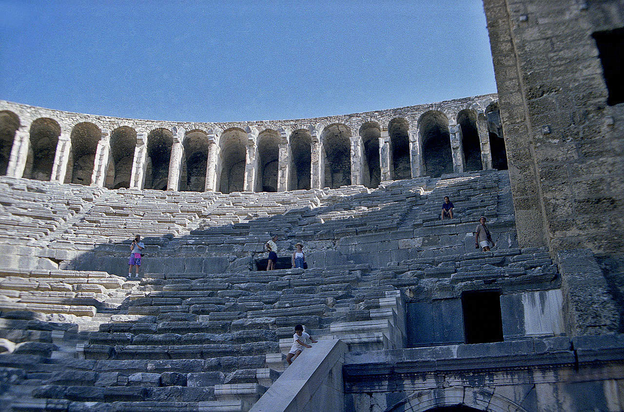 30.07.1990 | Theater   | Sitzreihen und  Galerie