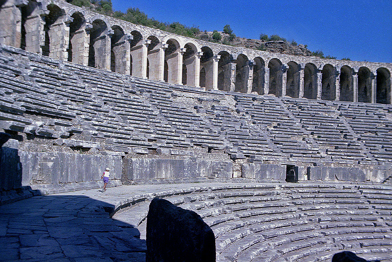 30.07.1990 | Theater   | Sitzreihen und Galerie