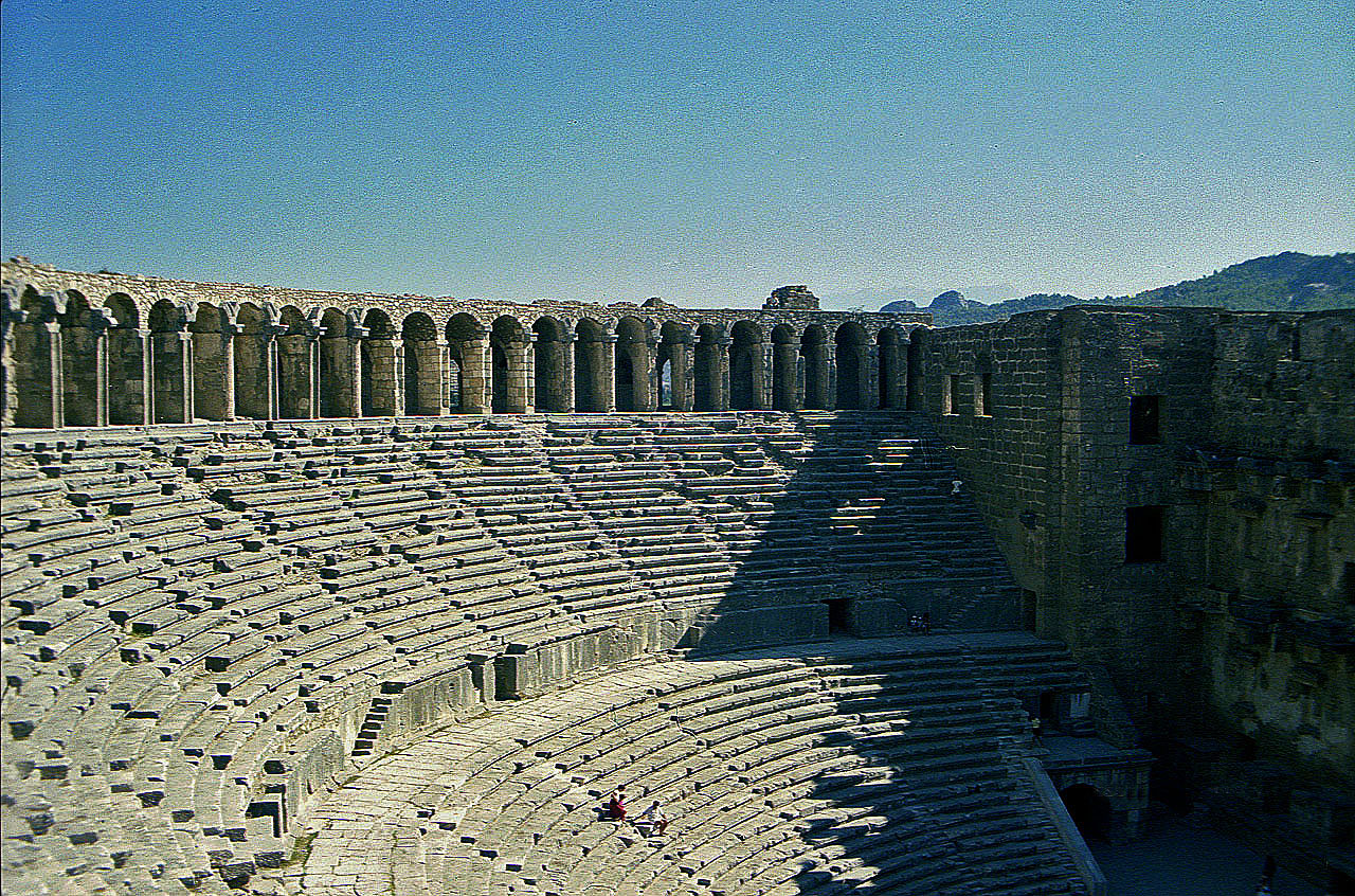 30.07.1990 | Theater   | Sitzreihen und Galerie