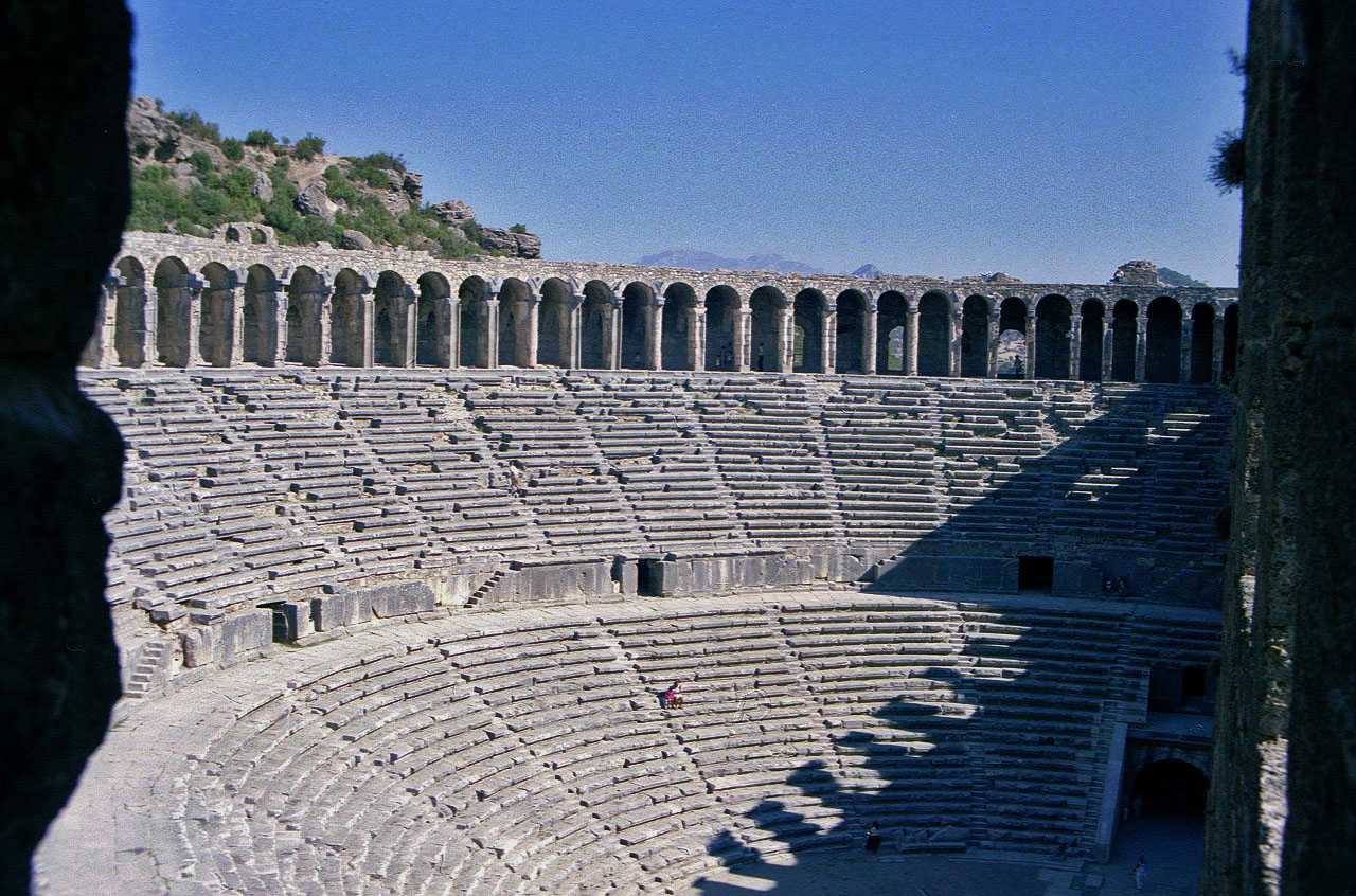 30.07.1990 | Theater   | Sitzreihen und Galerie