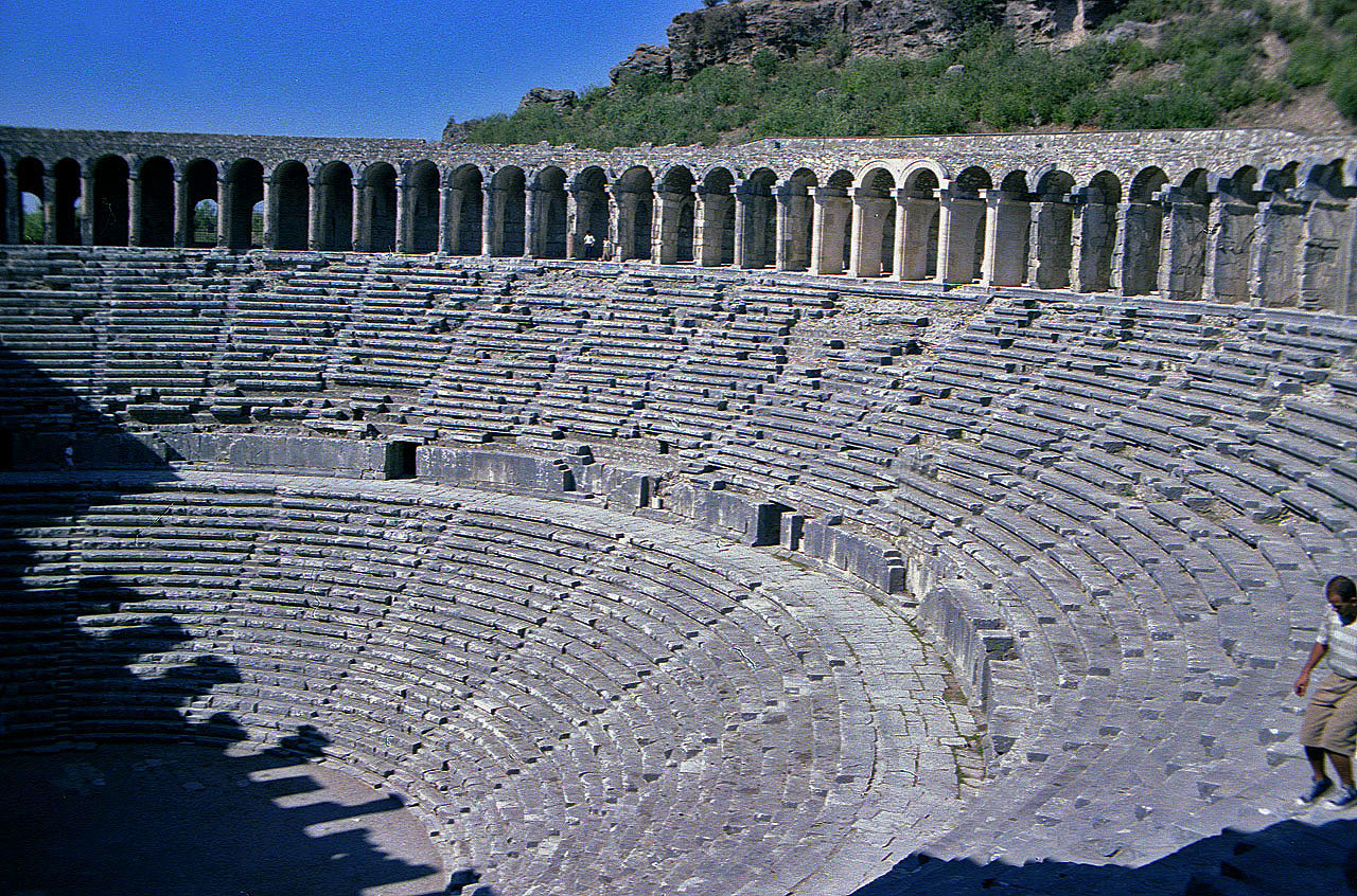 30.07.1990 | Theater   | Sitzreihen und Galerie