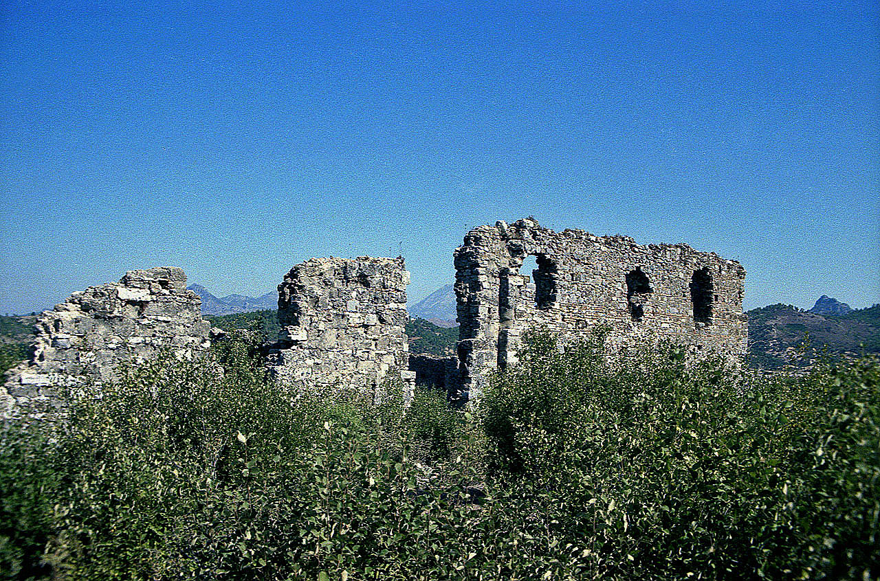 30.07.1990 | Aquädukt   | Gebäudereste am Aquäduktende
