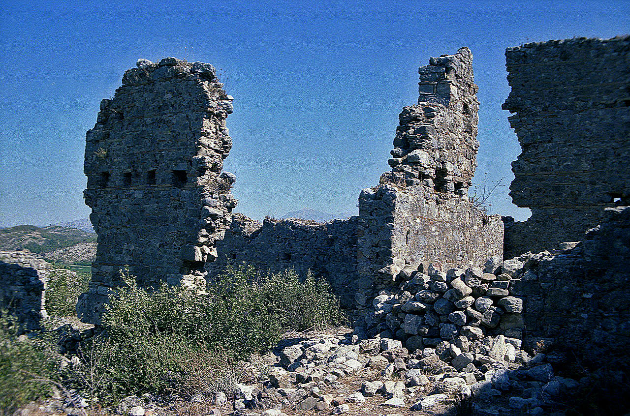 30.07.1990 | Aquädukt   | Gebäudereste am Aquäduktende
