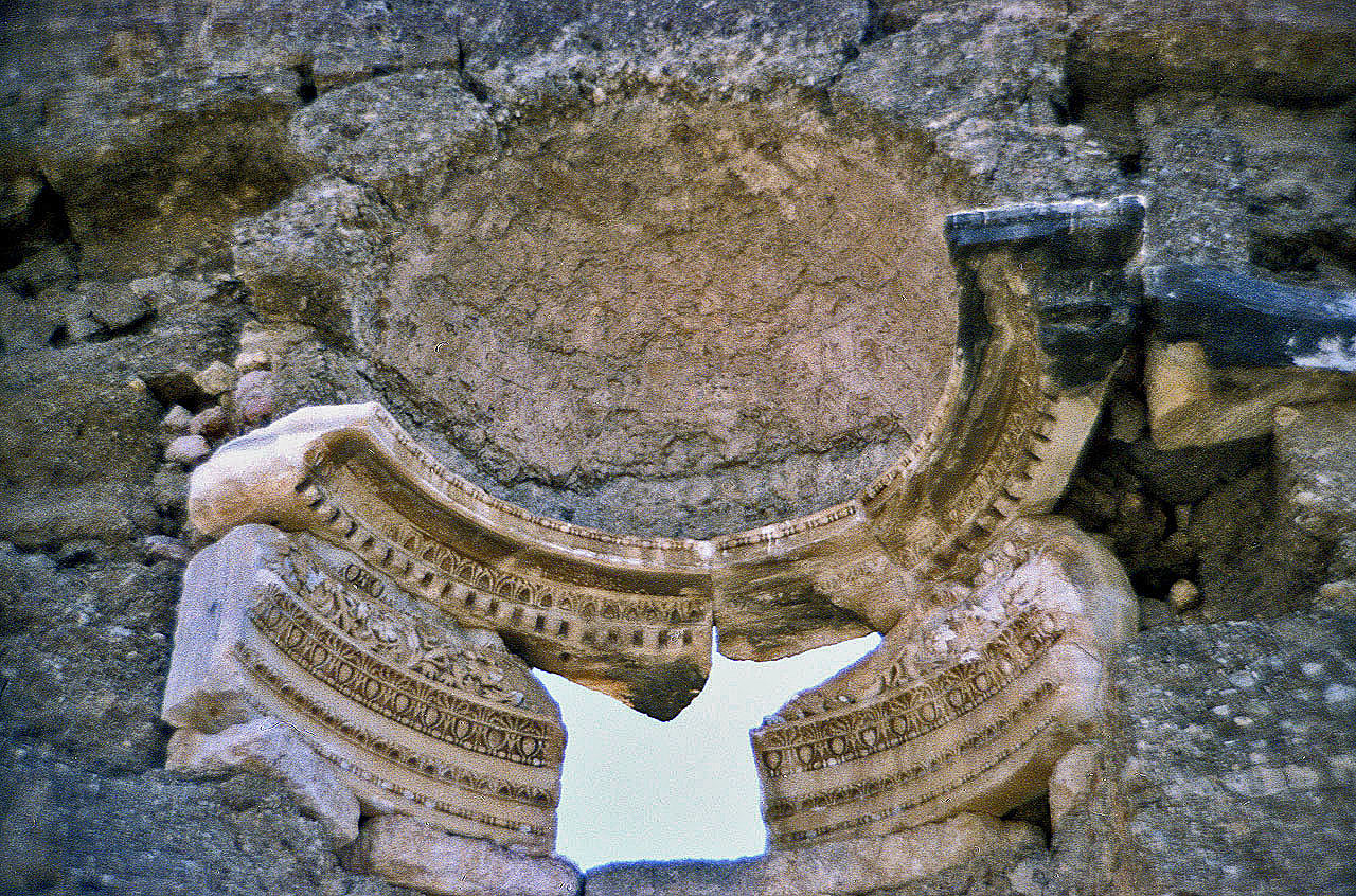 30.07.1990 | Nymphäum | Mauerdetail des Nymphäums