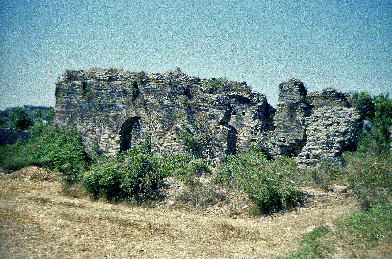 30.07.1990 | Thermen | massive Mauerreste