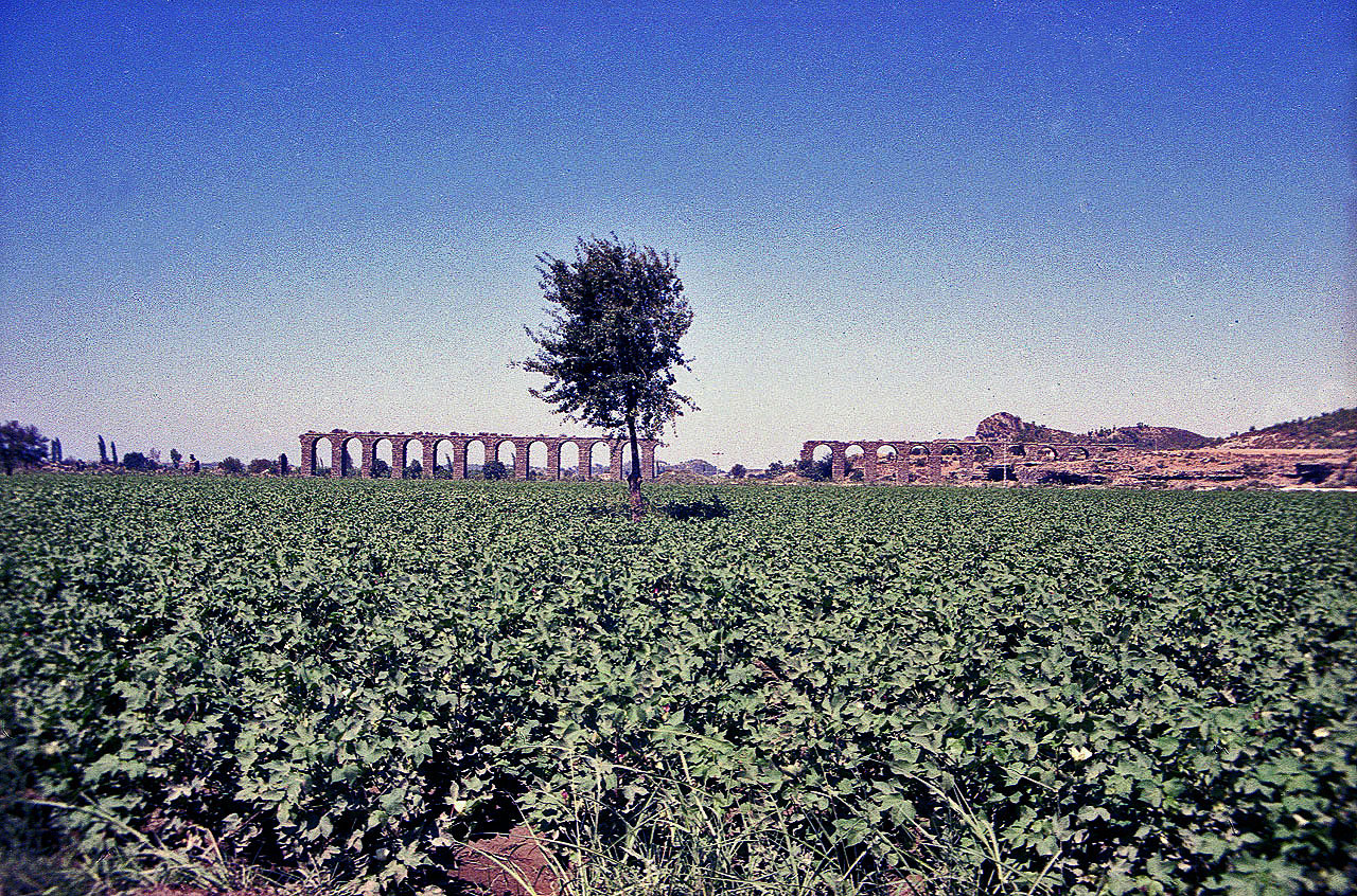 30.07.1990 | Aquädukt   | Aquädukt in Ebene