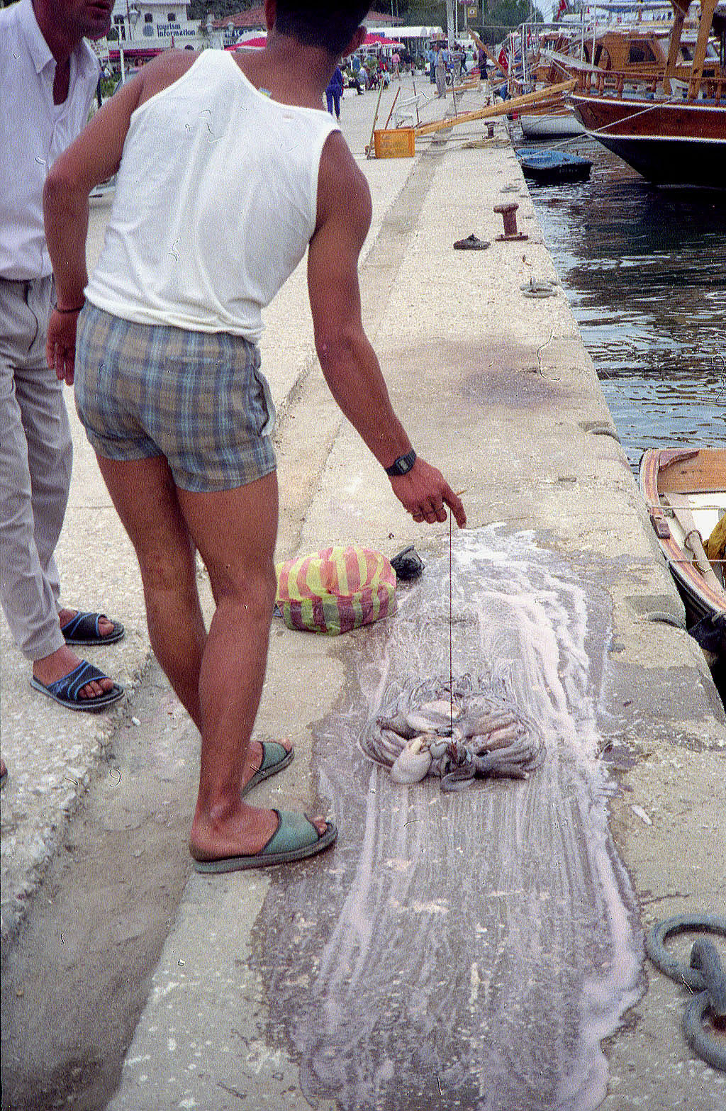 06.04.1993 | Hafen | Fischer am Hafen