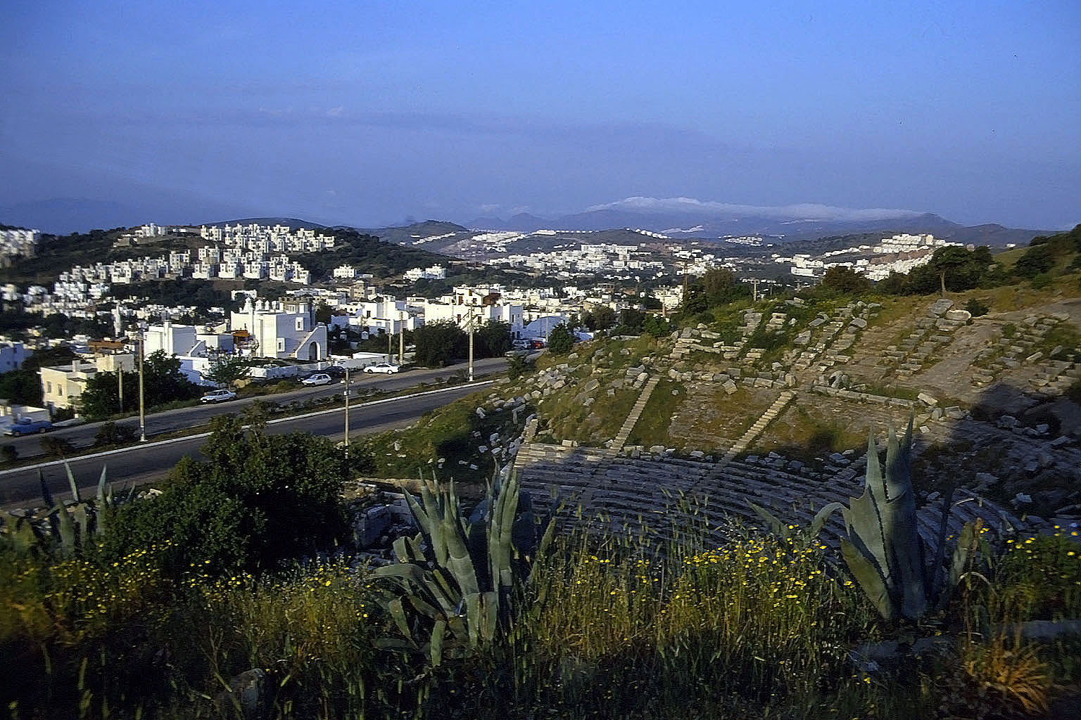 24.04.1993 | Theater | obere Sitzreihen vor östl. Stadtgebiet