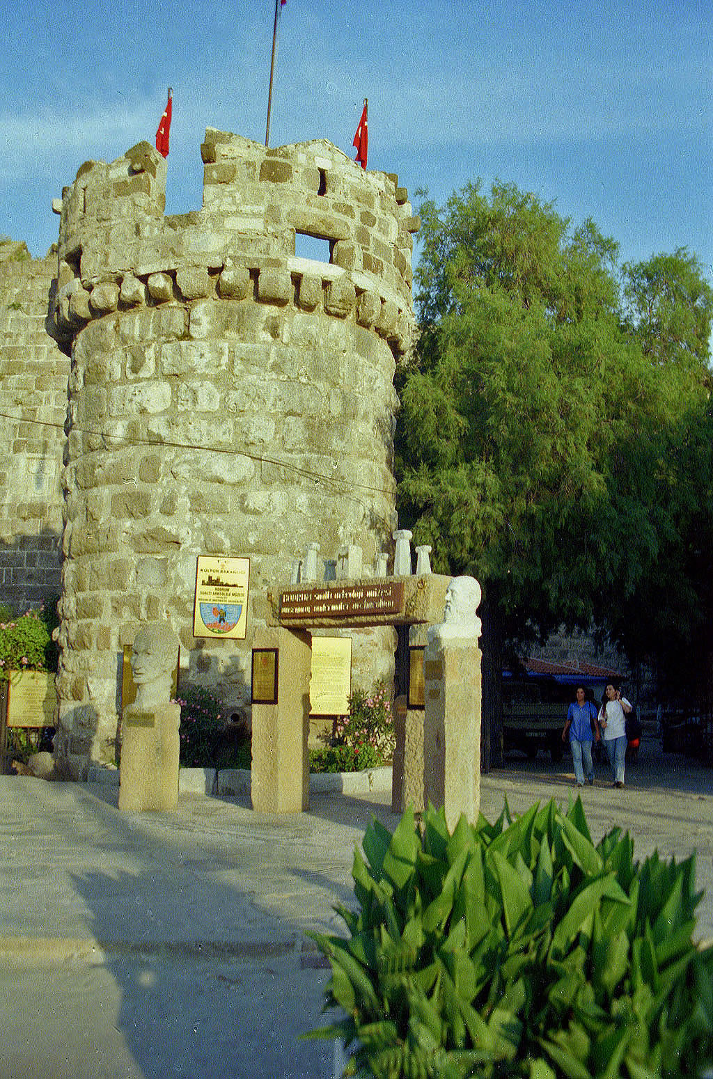 03.06.1996 | Kreuzritterburg | Eingang zur Kreuzritterburg