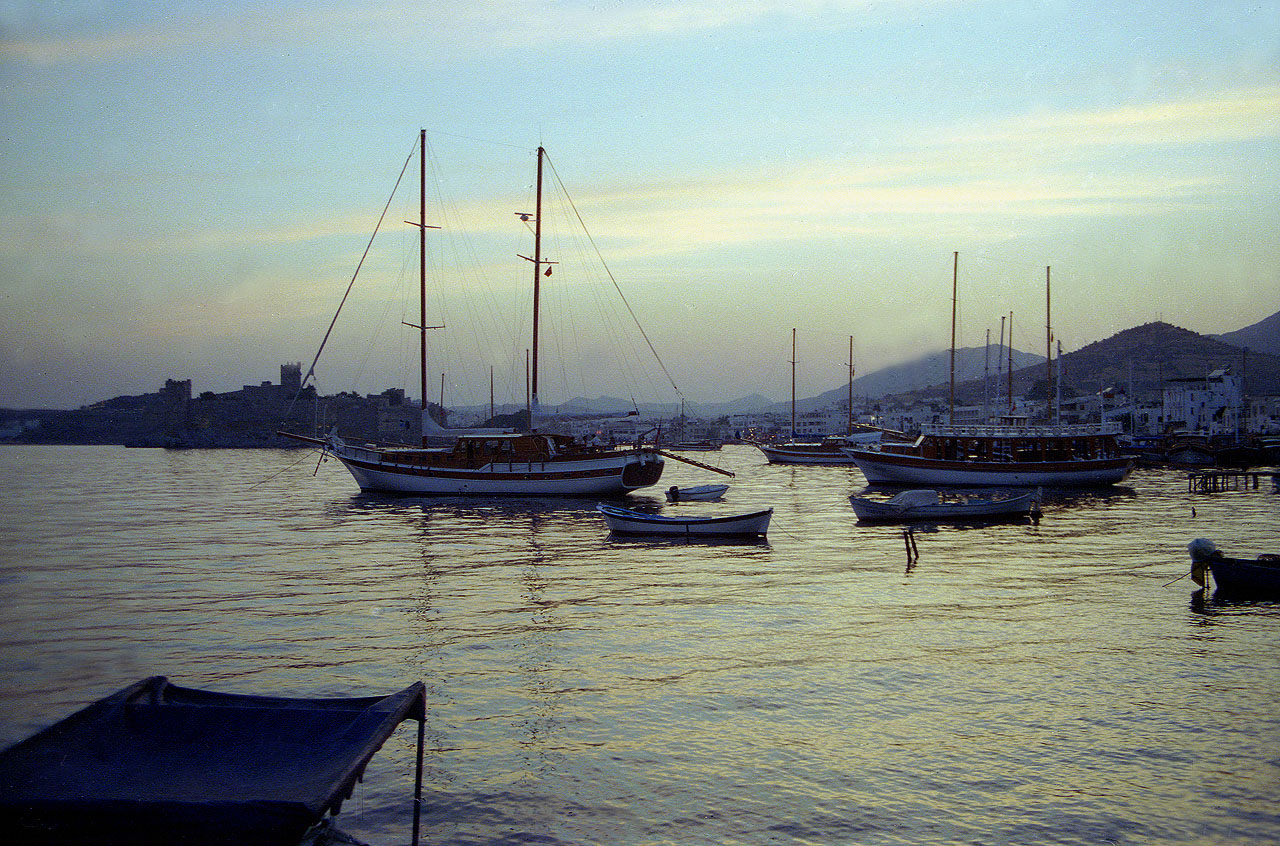 03.06.1996 | Hafen | Kreuzritterburg und Hafen am Abend