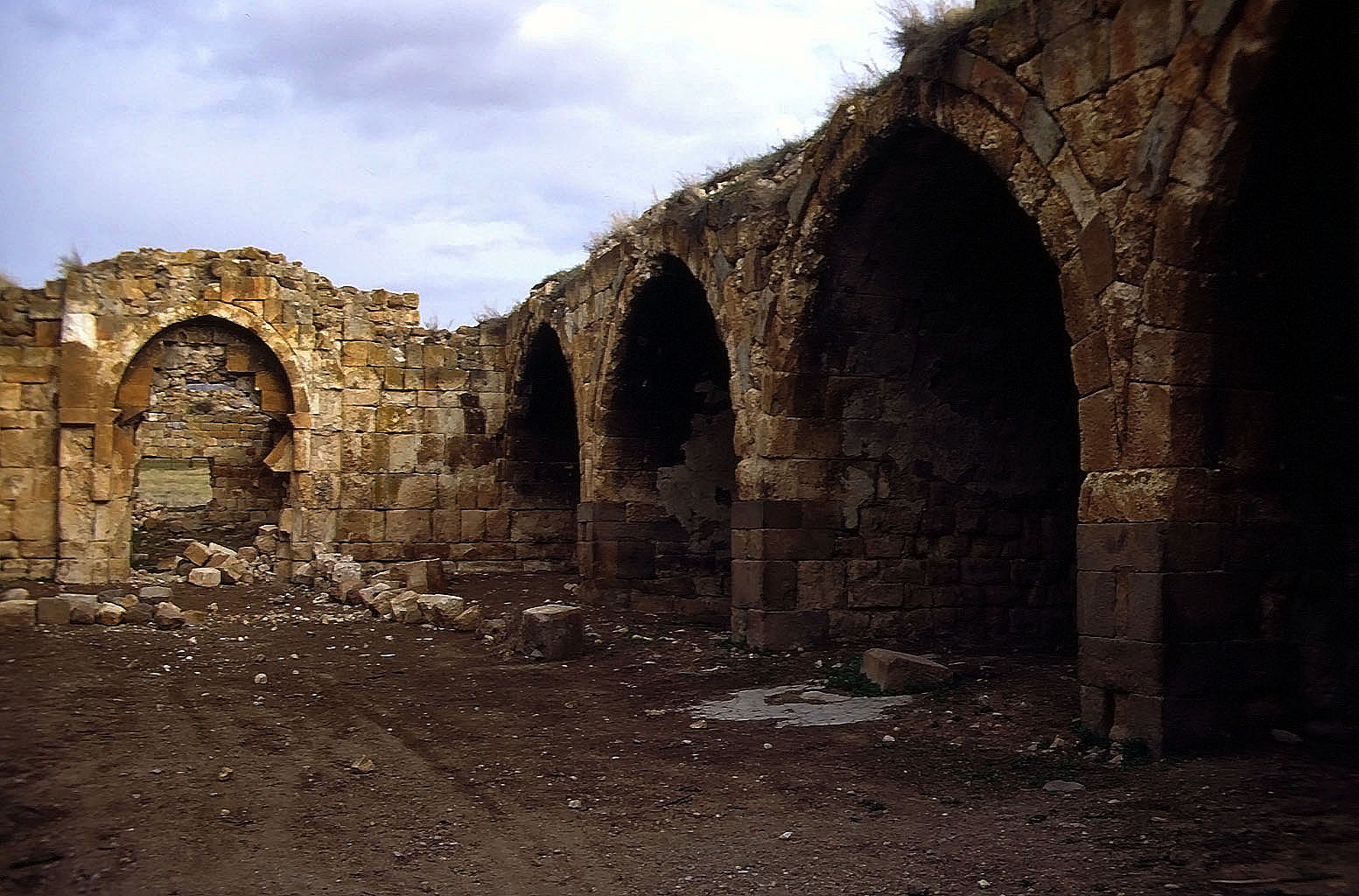 30.04.1993 | Kandemir   | im Inneren der Karawanserei Kandemir