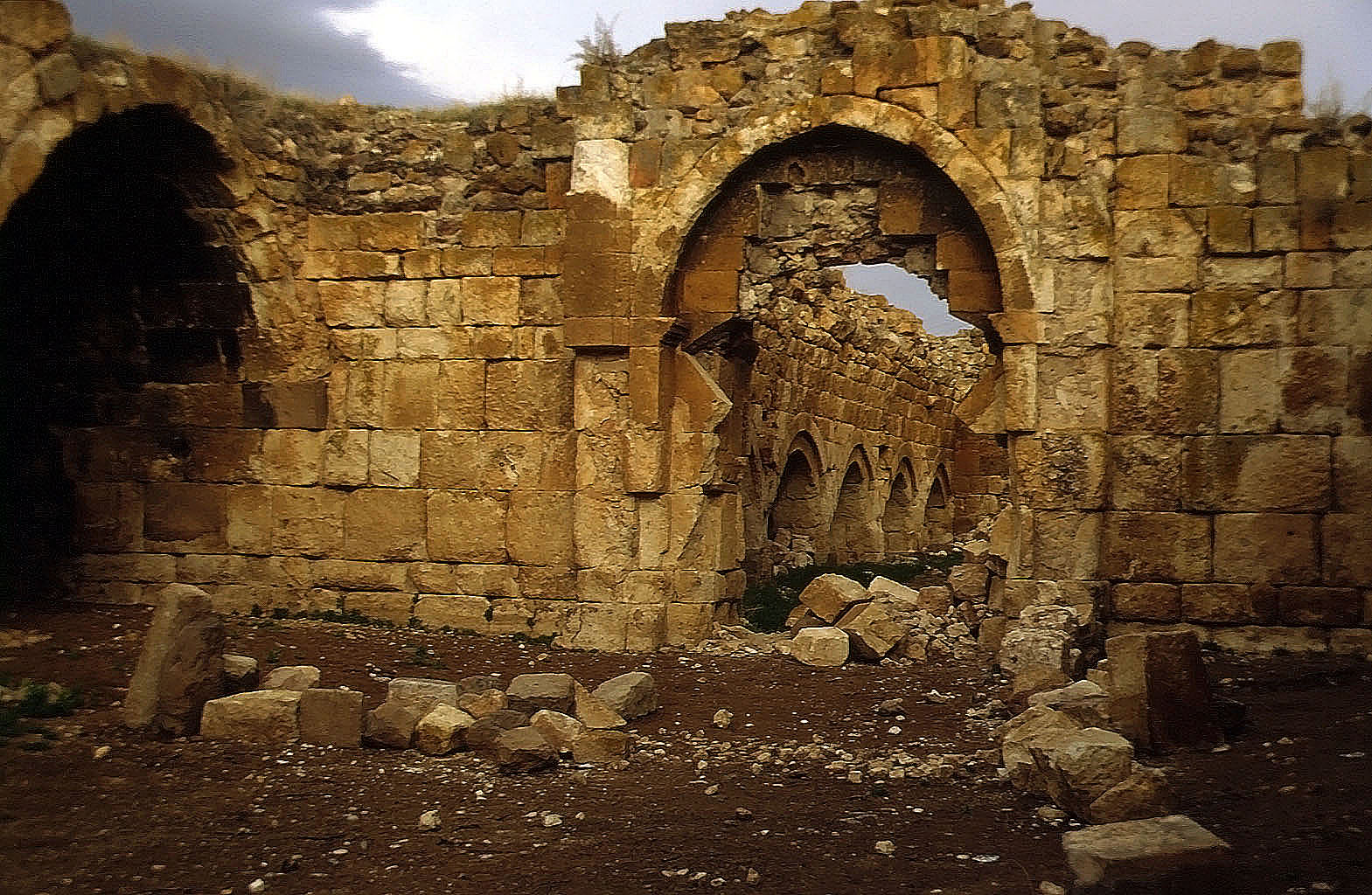 30.04.1993 | Kandemir   | im Inneren der Karawanserei Kandemir